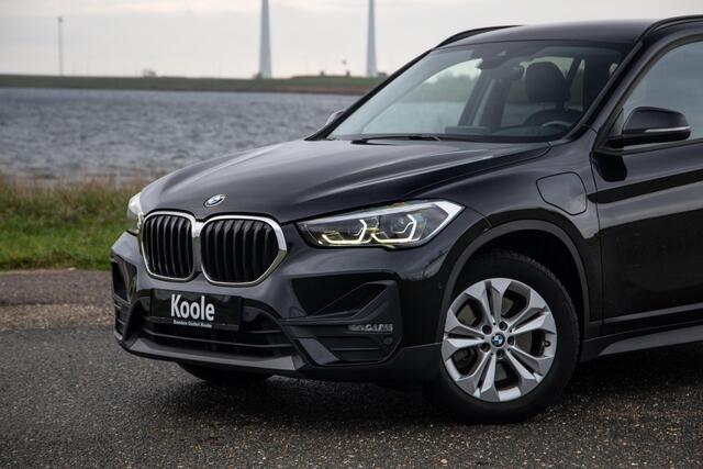 BMW X1 xDrive25e Executive CAMERA / CARPLAY / AUTOMAAT / LEDER / LED / CRUISE CONTROLE / STOELVERWARMING