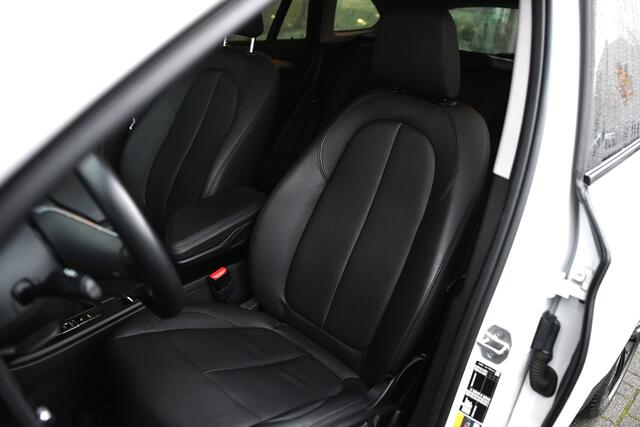 BMW X1 xDrive25e High Executive Automaat / Panoramadak / Achteruitrijcamera / Comfort Access / LED / Head-Up / Stoelverwarming