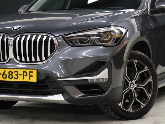 BMW X1 sDrive20i VDL Nedcar Edition [GROOT NAVIGATIE, TREKHAAK, HUD, PDC V+A, BLUETOOTH TELEFOON, CRUISE CONTROL, STOELVERWARMING, ELEKTRISCHE ACHTERKLEP, BMW LED, NIEUWSTAAT]