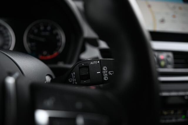 BMW X1 sDrive18i Executive M Sport Automaat / Sportstoelen / Adaptieve LED / Head-Up / M Sportonderstel