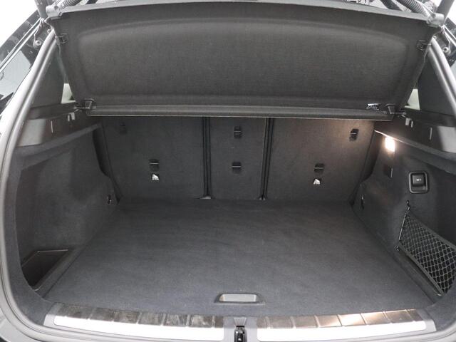 BMW X1 xDrive25e eDrive Edition 220PK Aut. SOH 88%, Pano-Schuifdak, M-Sport, Head-Up Display, Alarm, Trekhaak, 18" LM Velgen, Lederen Bekleding, Achteruitrijcamera, Stoelverwarming