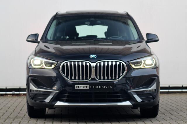 BMW X1 xDrive25e High Executive | Pano | Head-up | Camera | Verwarming