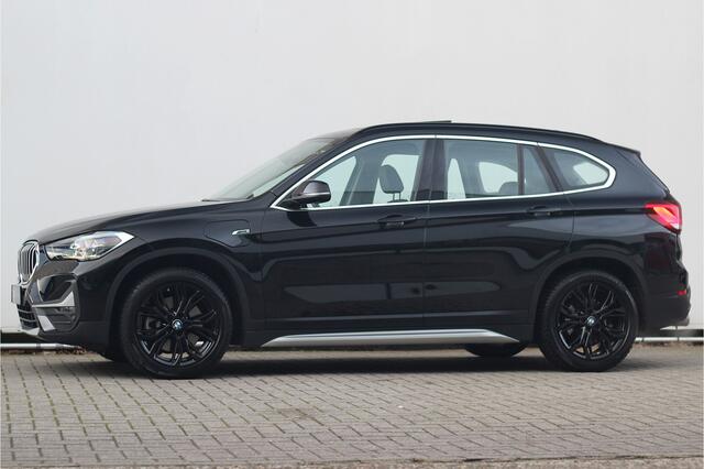 BMW X1 xDrive25e High Executive | Pano | Head-up | Camera | Verwarming