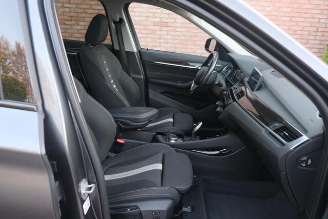 BMW X1 sDrive18i 140pk Aut. High Executive | Navi | Climate | Panoramadak | Head-up Display | Elektrische Achterklep | Stoelverwarming | PDC | Trekhaak