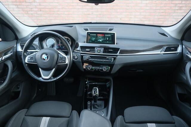 BMW X1 sDrive18i 140pk Aut. High Executive | Navi | Climate | Panoramadak | Head-up Display | Elektrische Achterklep | Stoelverwarming | PDC | Trekhaak