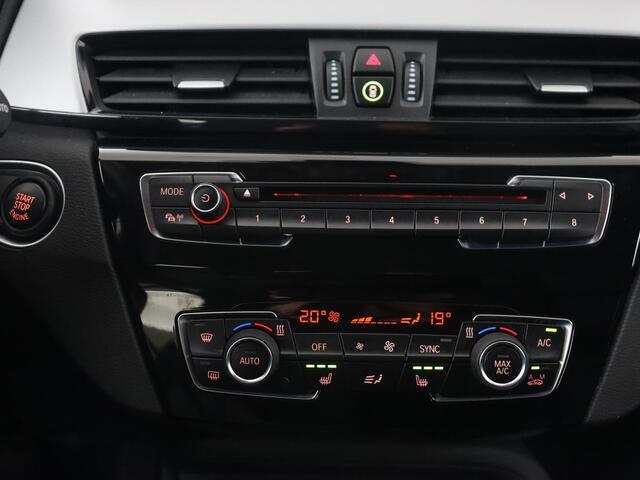 BMW X1 sDrive18i High Executive | Head-Up | Trekhaak | Leder | Stoelverwarming | Sportstoelen | Full LED | Park Assist | Climate control | Bluetooth | Navigatie | Cruise control