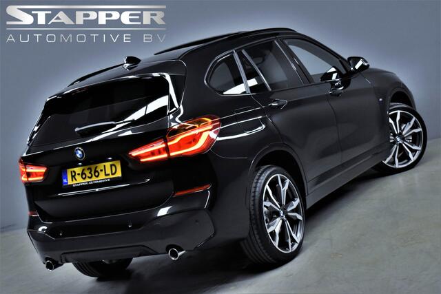 BMW X1 sDrive20i 192pk Automaat High Executive Pano/Camera/Head-up/Adap.cruise/Navi/Led/Stoelverw./Lmv20''