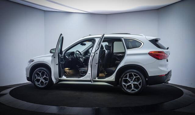 BMW X1 18iA X-LINE EDITION PANO/FULL LED/CAMERA/HEAD UP/STOELVERW./NAVI/DAB/PDC V+A/LMV 18''