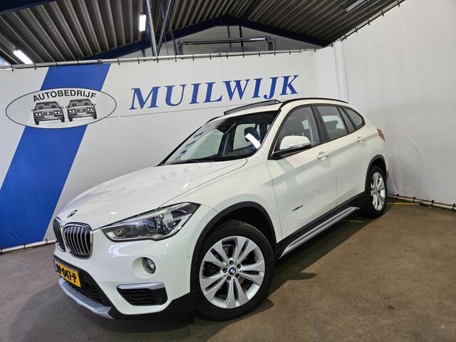 BMW X1 sDrive18i High Executive / Pano / LED