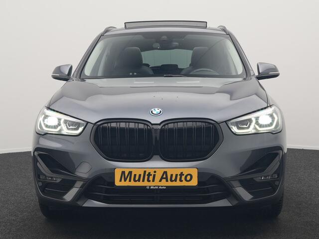 BMW X1 xDrive25e Sportline Plug In Hybrid 221pk Dealer O.H. PHEV | Trekhaak | Panodak | Adaptive Cruise | Camera | Lederen Sportstoelen Memory & Verwarmd | Sfeerverlichting | Navigatie | DAB |