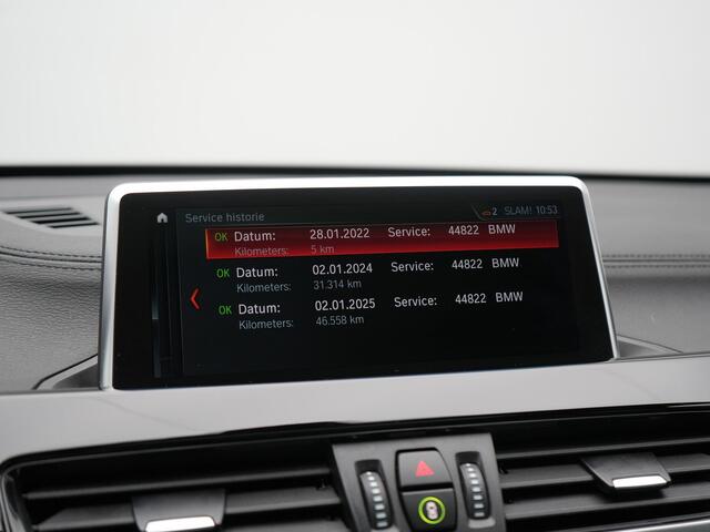 BMW X1 xDrive25e Sportline Plug In Hybrid 221pk Dealer O.H PHEV | Panodak | Adaptive Cruise | Camera | Sportstoelen Verwarmd | Sfeerverlichting | Navigatie | DAB |