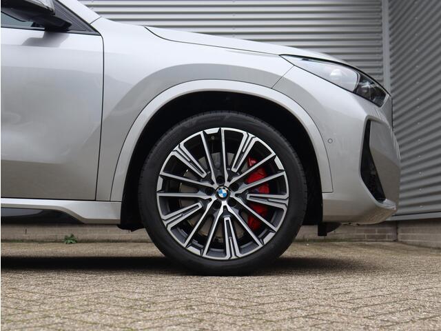 BMW X1 xDrive23i High Executive | M Sportpakket Pro | Travel Pack | Comfort Pack | Innovation Pack | Panoramadak | Harman Kardon | Trekhaak