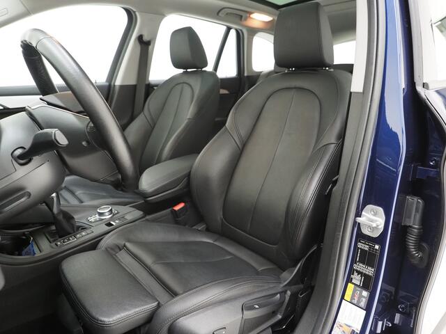 BMW X1 xDrive25e High Executive Shadow | Panoramadak | Head Up | Leder | Camera | Stoelverwarming | LED