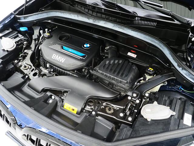 BMW X1 xDrive25e High Executive Shadow | Panoramadak | Head Up | Leder | Camera | Stoelverwarming | LED