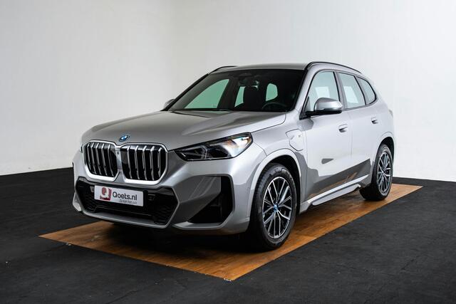 BMW X1 xDrive25e M Sport - Sportstoelen - Elektrisch verwarmde voorstoelen - Comfort Access - Driving Assistant Plus - Automatisch dimmende binnenspiegel - Grootlichtassistent - Sportstuurwiel -