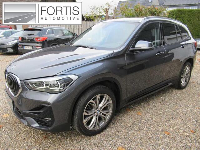 BMW X1 sDrive18i SPORTLINE ** LED, NAVI+, HALF-LEDER, TREKH, PRIVACY, ELECTR. A-KLEP ** 1e EIG - UNFALLFREI - 47 dkm (!) ** ** INFORMEER OOK NAAR ONZE AANTREKKELIJKE FINANCIAL-LEASE TARIEVEN **