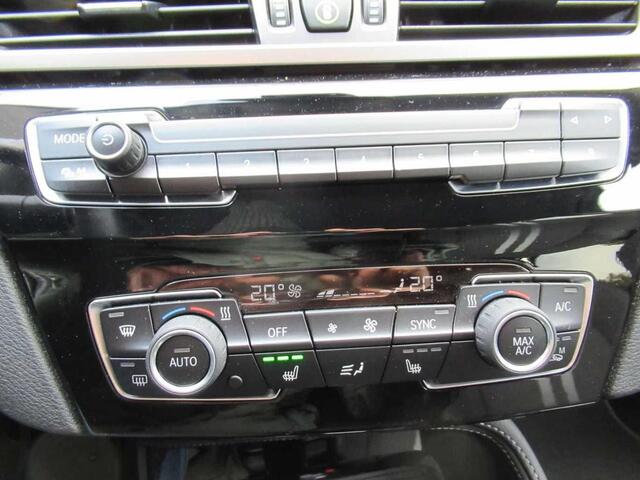 BMW X1 sDrive18i SPORTLINE ** LED, NAVI+, HALF-LEDER, TREKH, PRIVACY, ELECTR. A-KLEP ** 1e EIG - UNFALLFREI - 47 dkm (!) ** ** INFORMEER OOK NAAR ONZE AANTREKKELIJKE FINANCIAL-LEASE TARIEVEN **