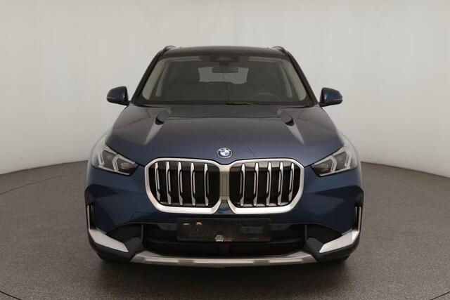 BMW X1 sDrive18iA xLine ** ADAPT. LED, LEDER, PANORAMA, TREKH, ADAPT. CRUISE, ACT. SPORTST ** 1e EIG - Ex BMW-AG - UNFALLFREI ** ** INFORMEER OOK NAAR ONZE AANTREKKELIJKE FINANCIAL-LEASE TARIEVEN **