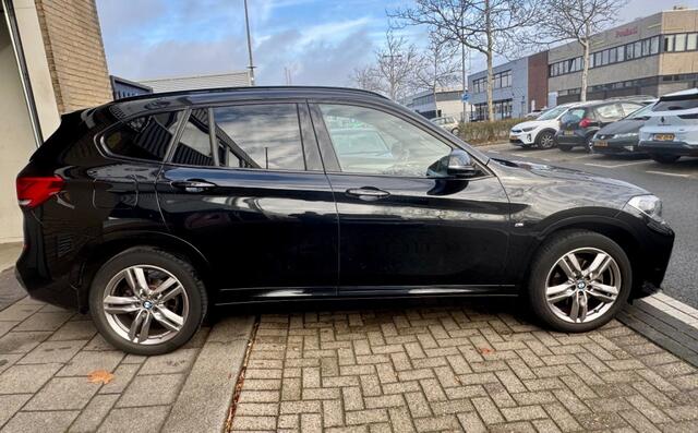 BMW X1 sDrive18i High Executive M-PAKKET LEER ACC LANEASSIST TOP STAAT