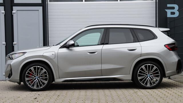 BMW X1 xDrive30e M-Sport Pro | Massage | Harman/Kardon | Panoramadak | Head-up | Trekhaak