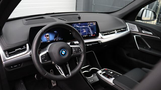 BMW X1 xDrive30e M-Sport Pro | Massage | Harman/Kardon | Panoramadak | Head-up | Trekhaak