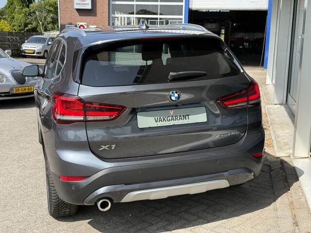 BMW X1 X1 xDrive25e plugin xLine | 220PK | Vleder | Pano | Camera