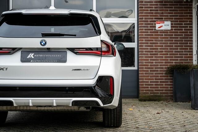 BMW X1 25e xDrive M Sport | Panorama | Shadow | Camera | Elek. Trekhaak | Adap. led | Stoelverwarming | 20' inch |