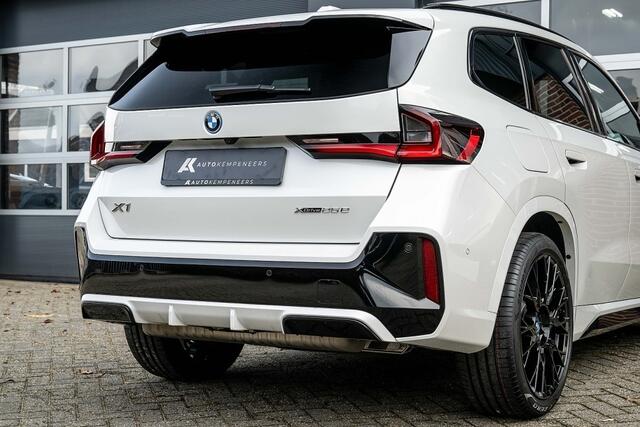 BMW X1 25e xDrive M Sport | Panorama | Shadow | Camera | Elek. Trekhaak | Adap. led | Stoelverwarming | 20' inch |