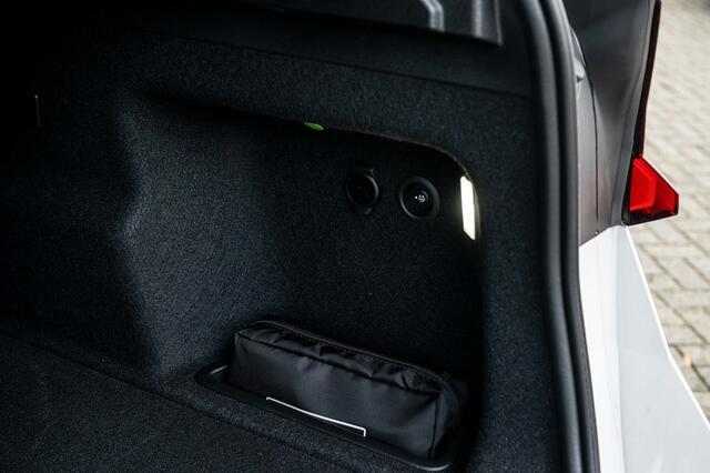 BMW X1 25e xDrive M Sport | Panorama | Shadow | Camera | Elek. Trekhaak | Adap. led | Stoelverwarming | 20' inch |