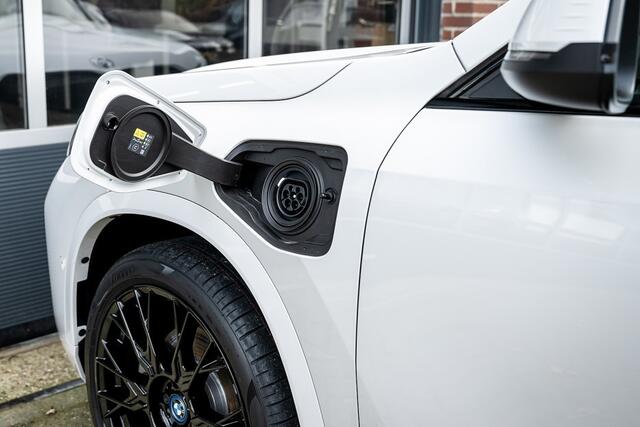 BMW X1 25e xDrive M Sport | Panorama | Shadow | Camera | Elek. Trekhaak | Adap. led | Stoelverwarming | 20' inch |