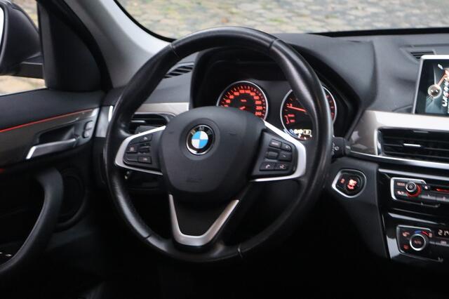 BMW X1 sDrive20i Cent Exec. | Geen import | Trekhaak | Camera