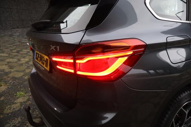BMW X1 sDrive20i Cent Exec. | Geen import | Trekhaak | Camera