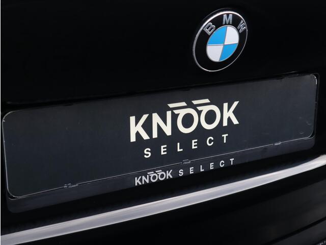 BMW X1 sDrive18i Executive Sport Line Automaat / Navigatie / LED / 18 Inch / Parkeersensoren voor+achter / Voorstoelen Verwarmd / Sportstuur /