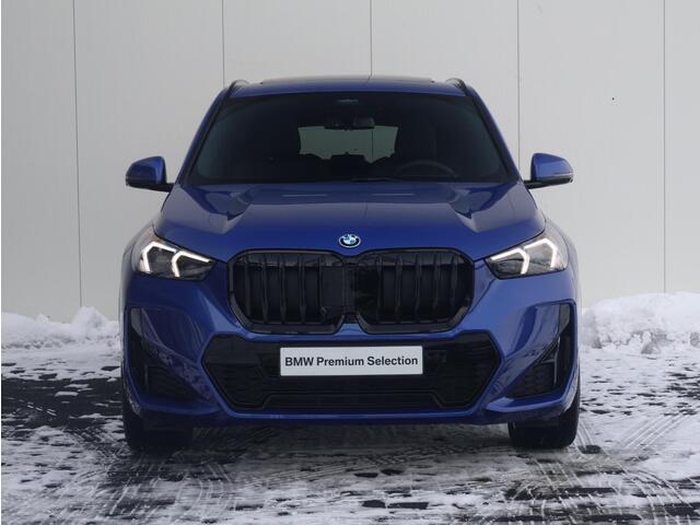 BMW X1 xDrive25e M Sportpakket Pro/ Stuurwielrand verwarmd/ Comfort Access/ Trekhaak/ Panoramadak/ Stoelverwarming/ Driving Assistant Plus/ Head-Up