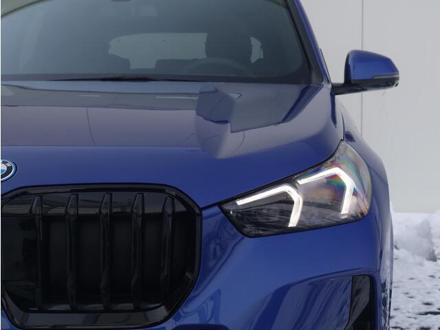 BMW X1 xDrive25e M Sportpakket Pro/ Stuurwielrand verwarmd/ Comfort Access/ Trekhaak/ Panoramadak/ Stoelverwarming/ Driving Assistant Plus/ Head-Up