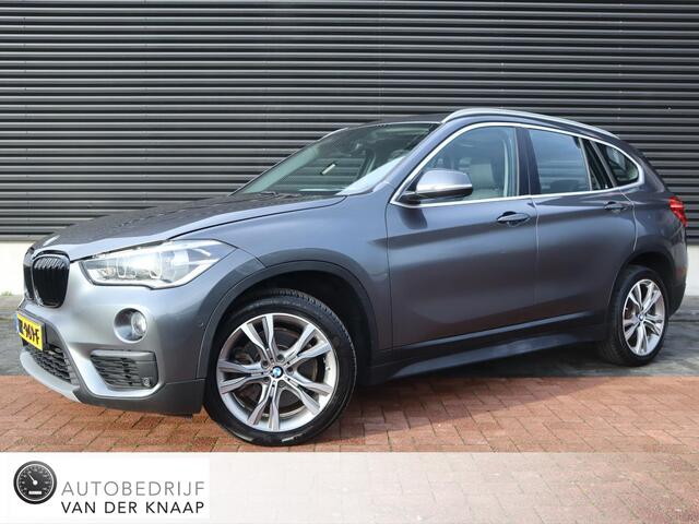 BMW X1 sDrive20i Centennial High Executive | Clima | Cruise | Navi | Leder | Stoelverwarming | Pano | Parkeer-assistent |