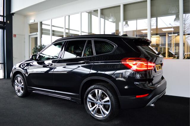 BMW X1 sDrive20i Sport-Line | NL Auto !