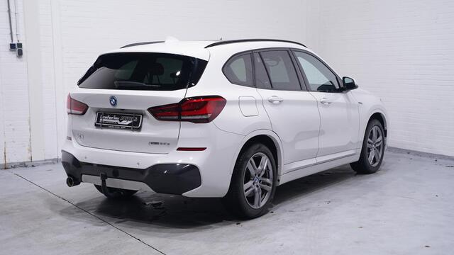 BMW X1 xDrive25e m Sport Panodak Afn. trekaah Led koplampen Stoel-/stuur verwarming Camera PDC v+a Head up