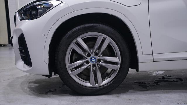 BMW X1 xDrive25e m Sport Panodak Afn. trekaah Led koplampen Stoel-/stuur verwarming Camera PDC v+a Head up