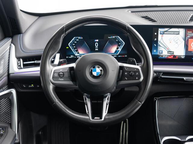BMW X1 xDrive23i | M Sportpakket | Travel Pack | Achteruitrijcamera | Panoramadak | Stoelverwarming | 18''
