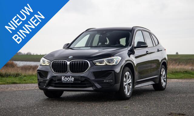 BMW X1 xDrive25e Executive CAMERA / CARPLAY / AUTOMAAT / LEDER / LED / CRUISE CONTROLE / STOELVERWARMING