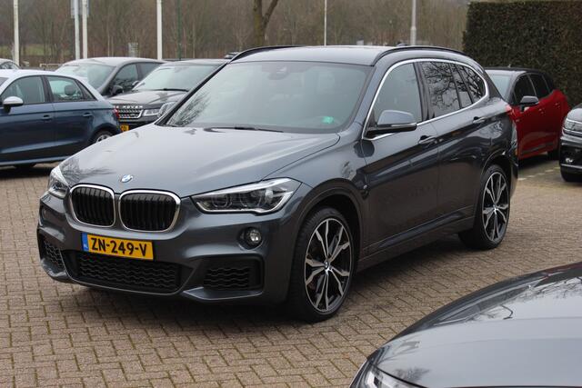BMW X1 sDrive18i Executive Ed. M Sport / Trekhaak / Camera / Head-up / Alcantara / Navigatie / Sportstoelen / Getint glas / Cruise Control