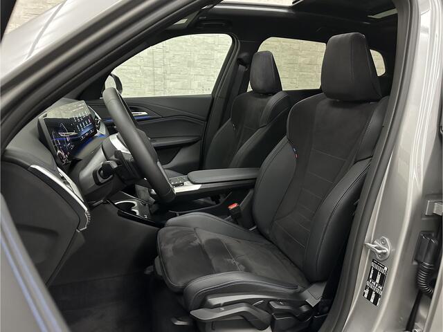 BMW X1 18i M-Sport Performance-Pack | Panorama | Sportstoelen | Carbon | Keyless-Entry | Sfeerverlichting | Achteruitrij-Camera | Carplay | Full-LED | Black-Optic | Getint Glas | Stoelverwarming | Draadloos Laden |
