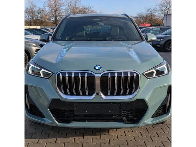 BMW X1 xDrive23i M Sport Panoramadak Trekhaak Head-Up Display Leder ACC Stoelverwarming Harman-Kardon Carplay 360 Camera Stuurwielverwarming