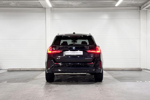 BMW X1 xDrive25e | M-Sport Pro | Travel Pack | Premium Pack | Driving Assistant | Harman/Kardon | Panoramadak | Comfort Access | Trekhaak