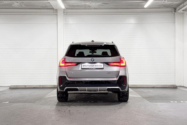 BMW X1 xDrive25e | M-Sport Pro | Travel Pack | Premium Pack | Driving Assistant | Harman/Kardon | Panoramadak | Comfort Access | Trekhaak