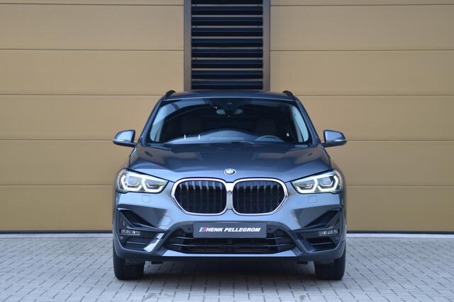 BMW X1 sDrive20i * Sportstoelen * Trekhaak * Sportline * LED * Facelift *