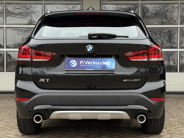 BMW X1 sDrive20i VDL Nedcar Edition | PANORAMA | 19 INCH LM VELGEN | SPORTSTOELEN | ADAPT. CRUISE | SPORTSTOELEN | CAMERA |