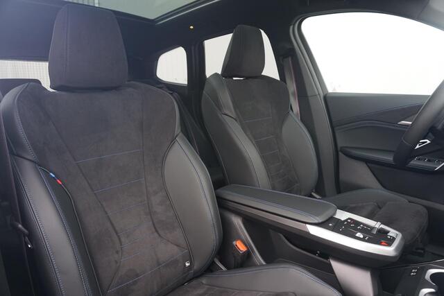 BMW X1 xDrive25e M Sportpakket Pro 19'' / Panoramadak / Trekhaak / Harman Kardon / Elektrisch verstelbare stoelen