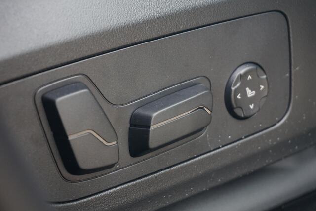 BMW X1 xDrive25e M Sportpakket Pro 19'' / Panoramadak / Trekhaak / Harman Kardon / Elektrisch verstelbare stoelen